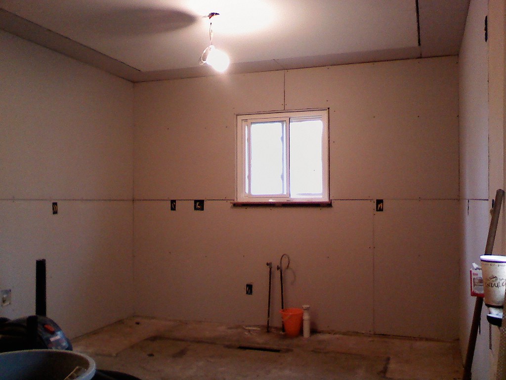 How to Wet-Sand Drywall to Avoid Dust